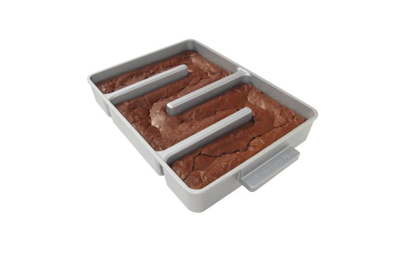 Bakers Edge Nonstick Edge Brownie Pan